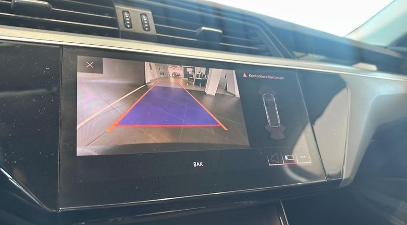 Audi e-tron 55 Quattro Kam Panorama HuD - fotka 13 z 17