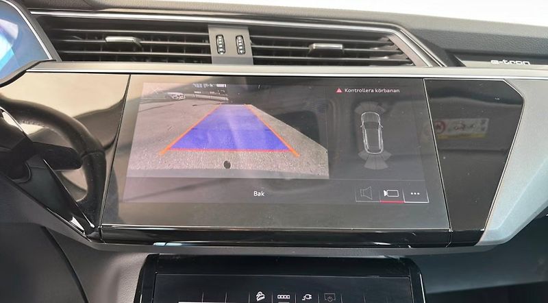 Audi Q8 e-tron 50 Q Kamera Tažné Ambient - fotka 8 z 18