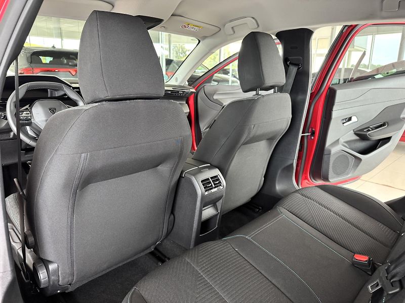 Peugeot 308 1,2PT 130*AT8*STYLE*Distronic - fotka 17 z 33