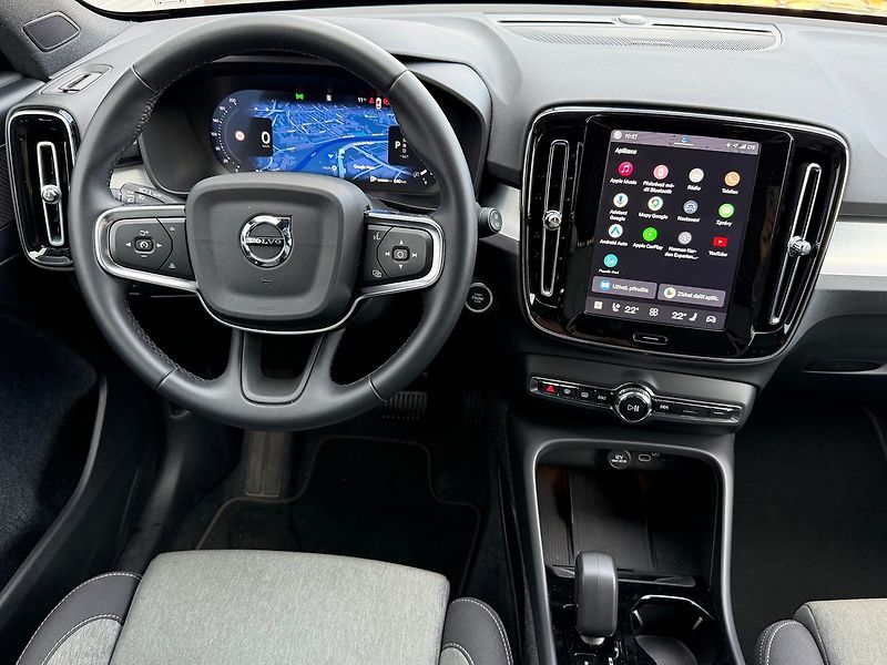 Volvo XC40 PLUS DARK, B3, 360°, PIXEL LED - fotka 22 z 24