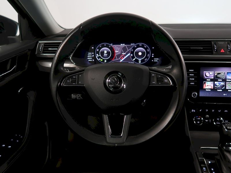 Škoda Superb (2019) STYLE 2.0TDI 140KW 4x4 DSG LED - fotka 18 z 47