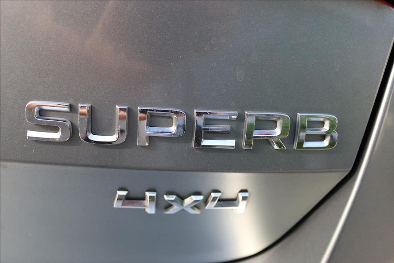 Škoda Superb 2,0 TDi, DSG , 4x4 - fotka 9 z 52