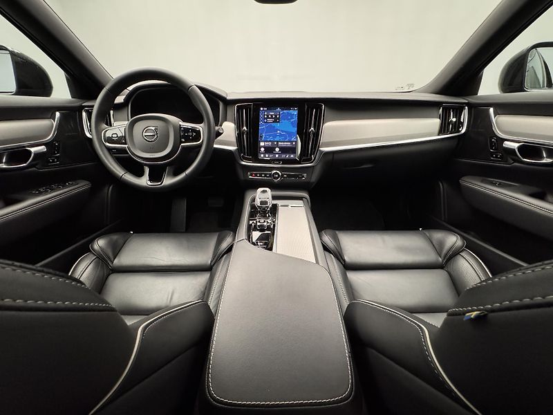 Volvo V90 B4 PLUS DARK AUT  - fotka 2 z 47