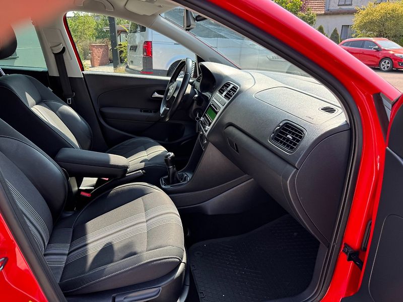 Volkswagen Polo (2012) 1.2 TSI MATCH 66kW - fotka 25 z 42