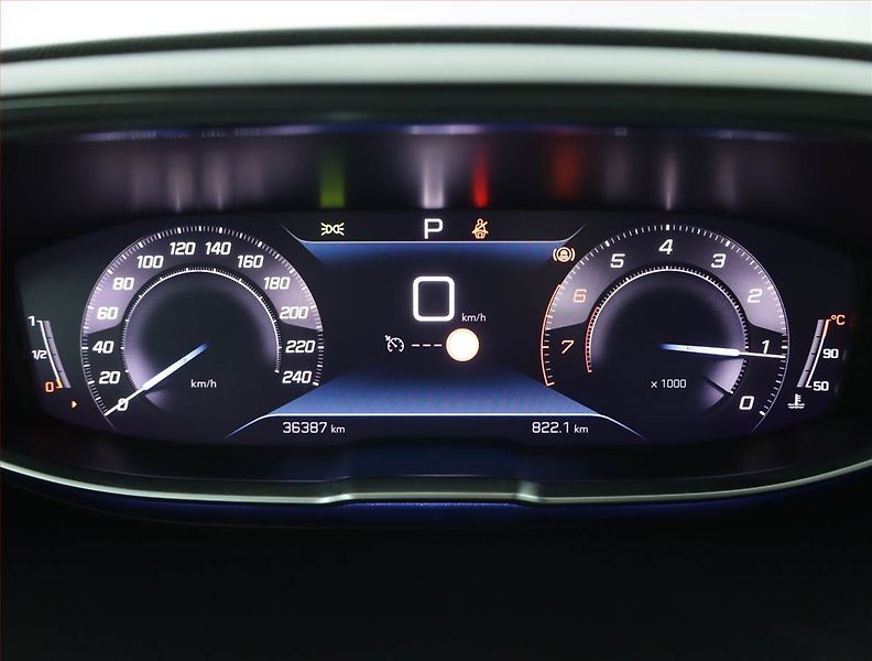 Peugeot 5008 (2023) Allure PureTech 130 - fotka 11 z 23