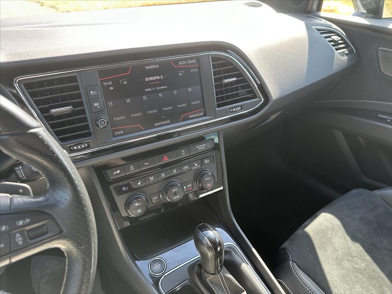 Seat Leon 2,0 TSI Cupra 221kW 4Drive DSG - fotka 21 z 32