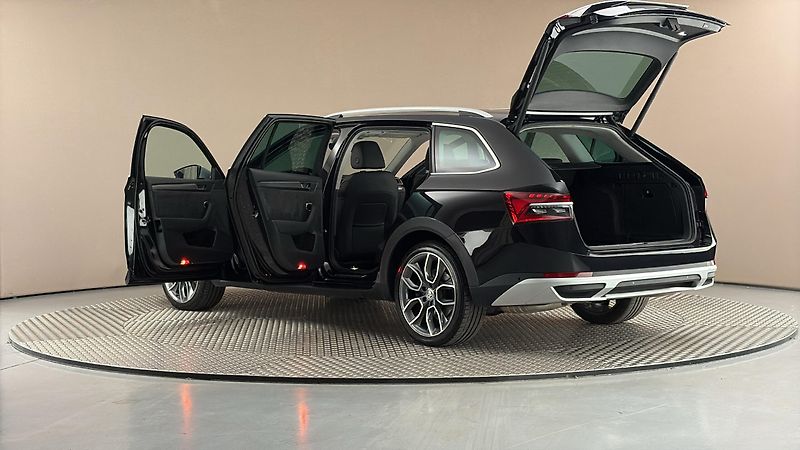 Škoda Superb 2.0 TSI DSG 4x4 Scout Combi - fotka 7 z 36