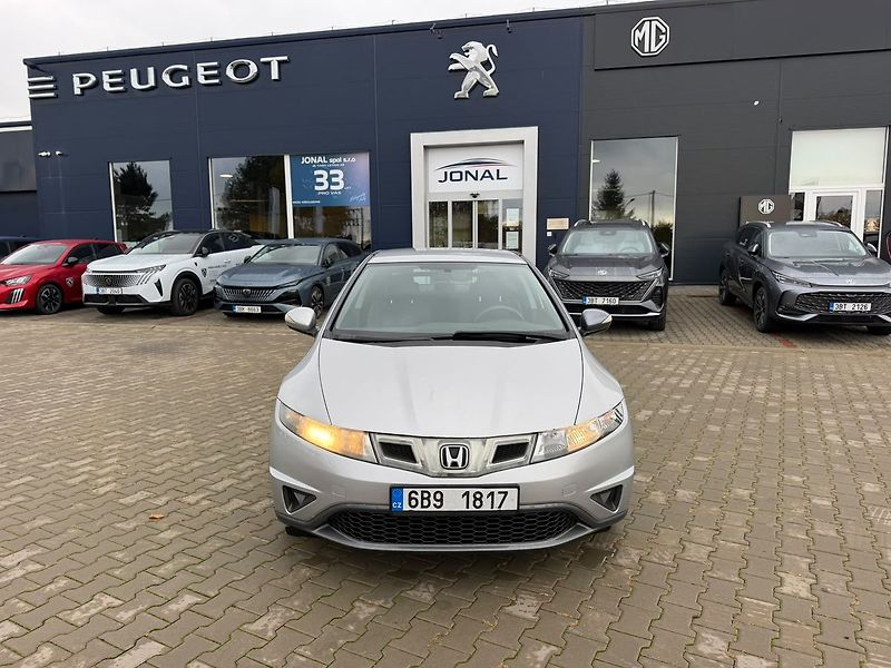 Honda Civic 1.4i Comfort 100 MAN6 - fotka 13 z 26