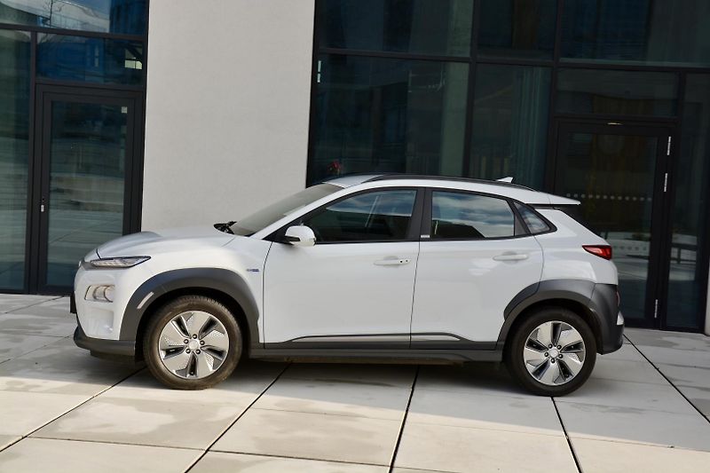 Hyundai Kona (2020) EV ELEKTRIC 100Kw 1 MAJITEL KA - fotka 33 z 53