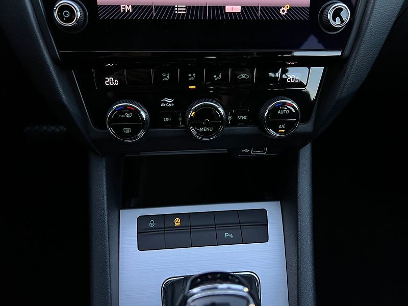 Škoda Octavia 1.6 TDI-DSG-NAVI-PARK.Č - fotka 27 z 46