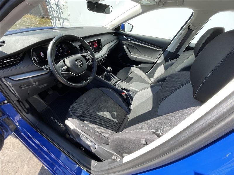 Škoda Octavia 2,0 TDI Ambition Plus LED+PDC - fotka 5 z 23
