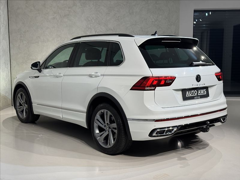 Volkswagen Tiguan 2,0 TDi  DSG R-Line IQ Light K - fotka 10 z 46