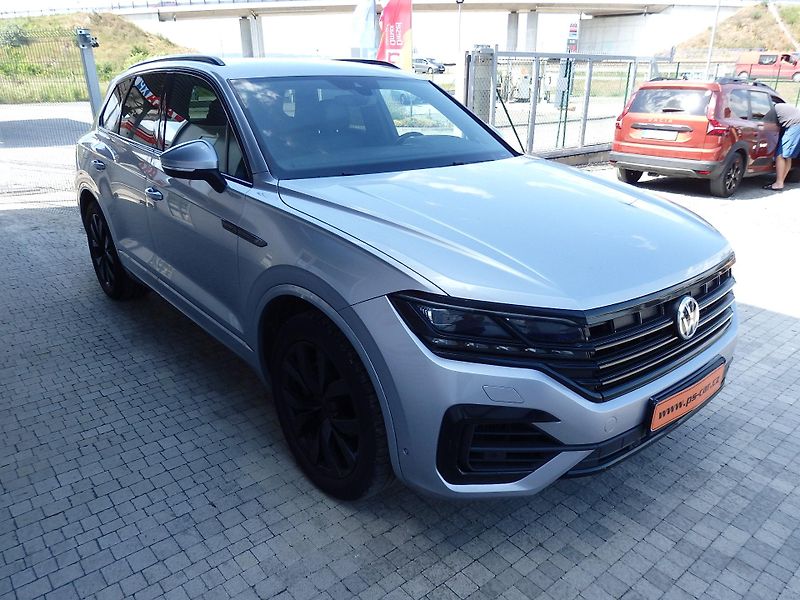Volkswagen Touareg 4.0 TDI V8 310 kW R-LINE - fotka 3 z 26