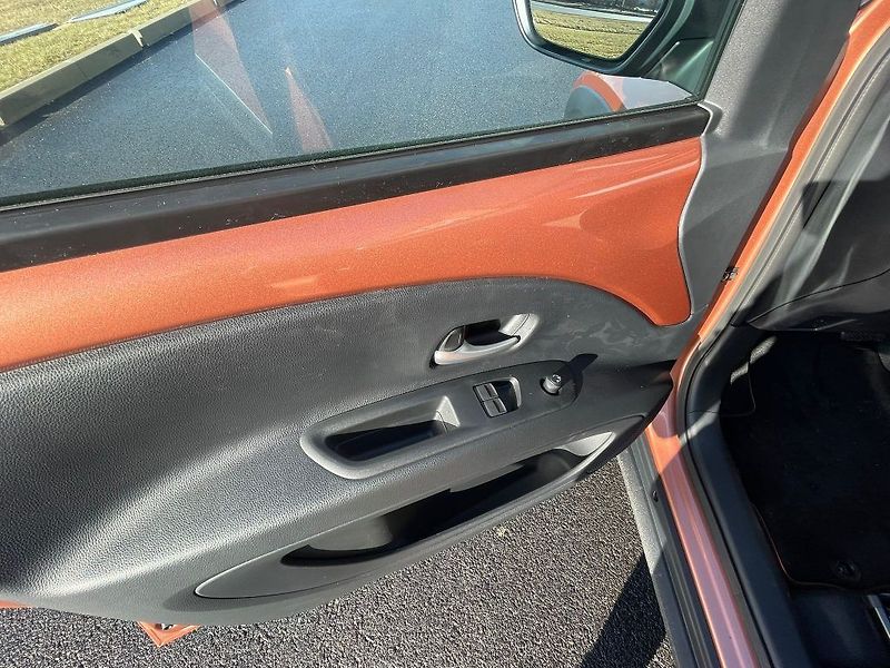 Toyota Aygo 1.5L HEV CVT - fotka 12 z 28