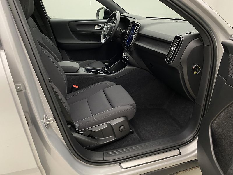 Volvo XC40 PURE ELECTRIC RECHARGE PLUS - fotka 24 z 50