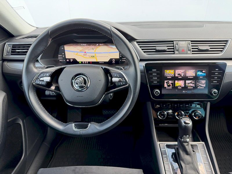 Škoda Superb (2022) 2.0 TSI 140kW Style Extra - fotka 9 z 35