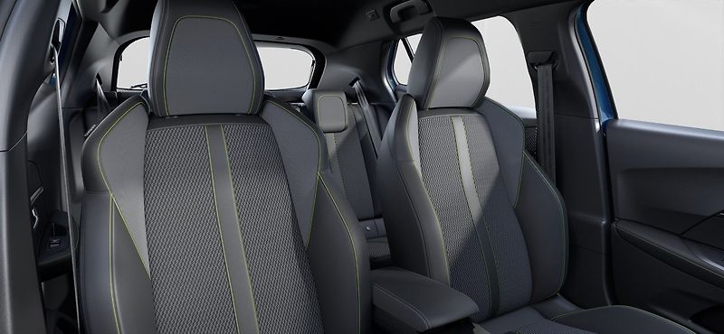 Peugeot 2008 (2025) GT PureTech 130 - fotka 10 z 10