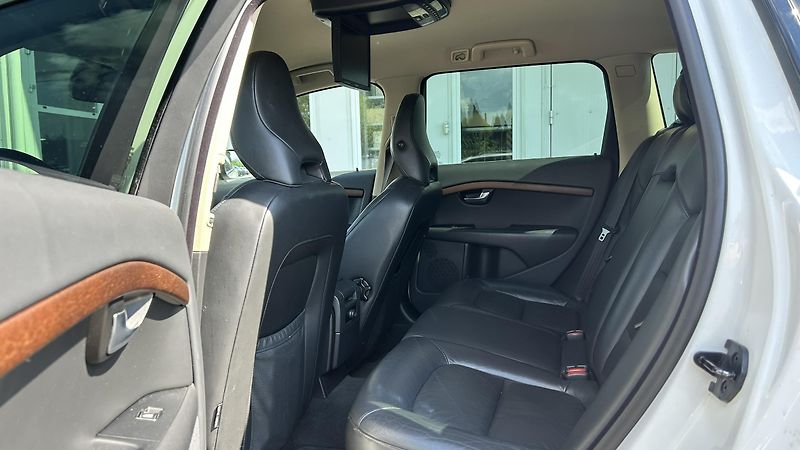 Volvo V70 2.4D 180k AWD - fotka 13 z 14