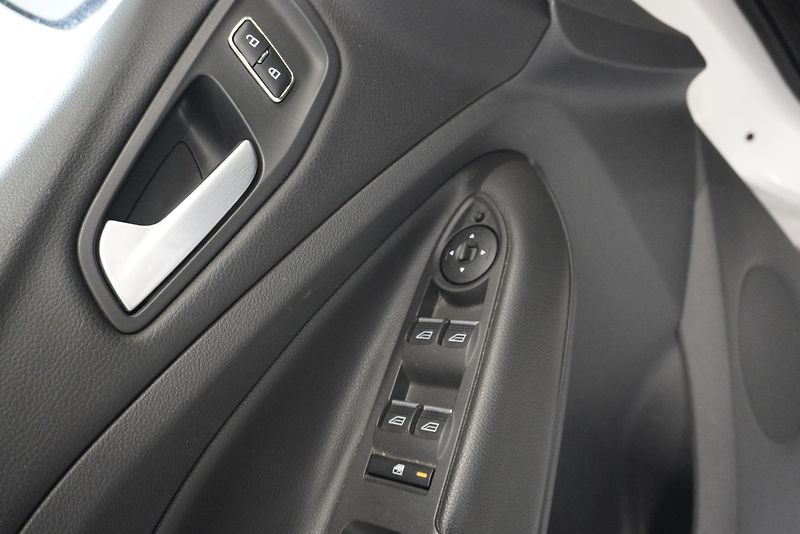 Ford Kuga 2.0 TDCI 132kW TITANIUM 4X4 - fotka 11 z 32
