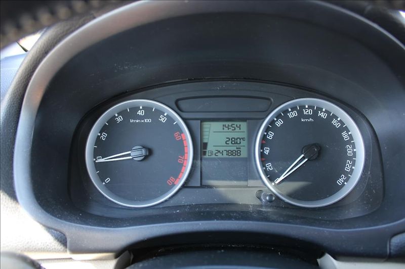 Škoda Fabia 1,2 i  LPG, STK 5/2027 - fotka 16 z 24