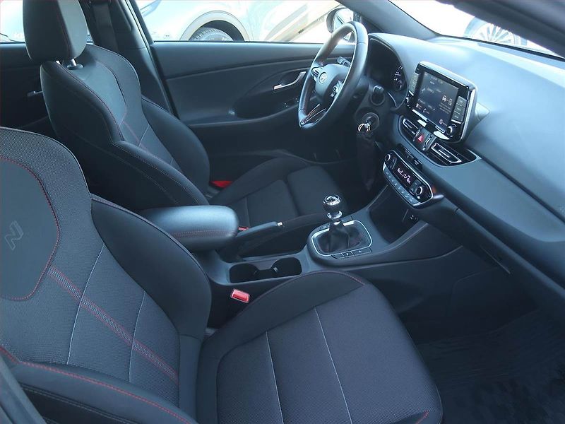 Hyundai i30 (2024) N-Line 1.5 T-GDI MHEV - fotka 9 z 19