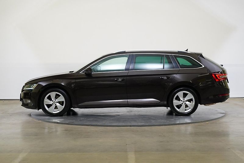 Škoda Superb - fotka 3 z 27