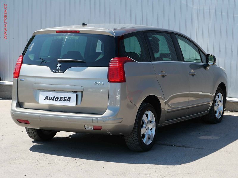 Peugeot 5008 (2015) 1.6 BlueHDi, ČR, Allure, navi - fotka 4 z 21