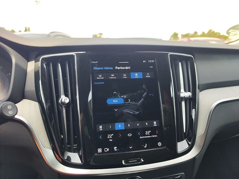 Volvo V60 B4/145kW AWD Auto Plus My24 - fotka 19 z 36