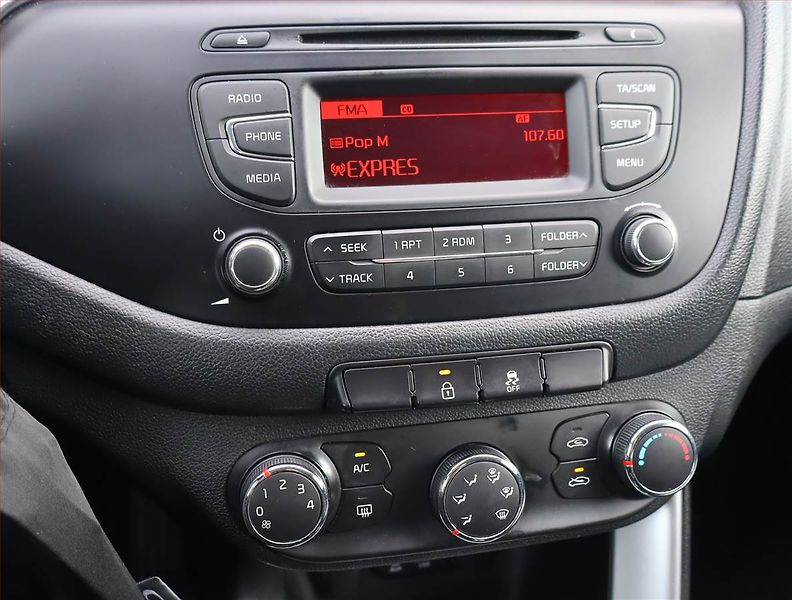 Kia Ceed (2016) Silver 1.4 CVVT, Serv.kniha - fotka 12 z 15