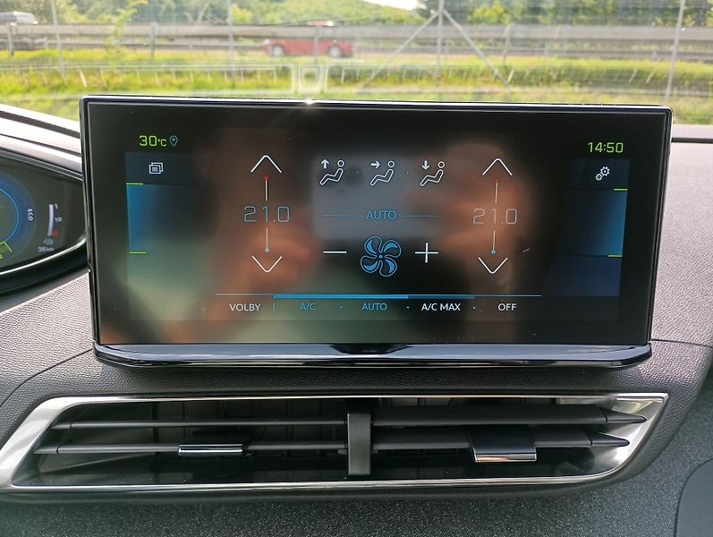 Peugeot 3008 (2022) ALLURE Pack PHEV 225 e-EAT8 - fotka 13 z 19