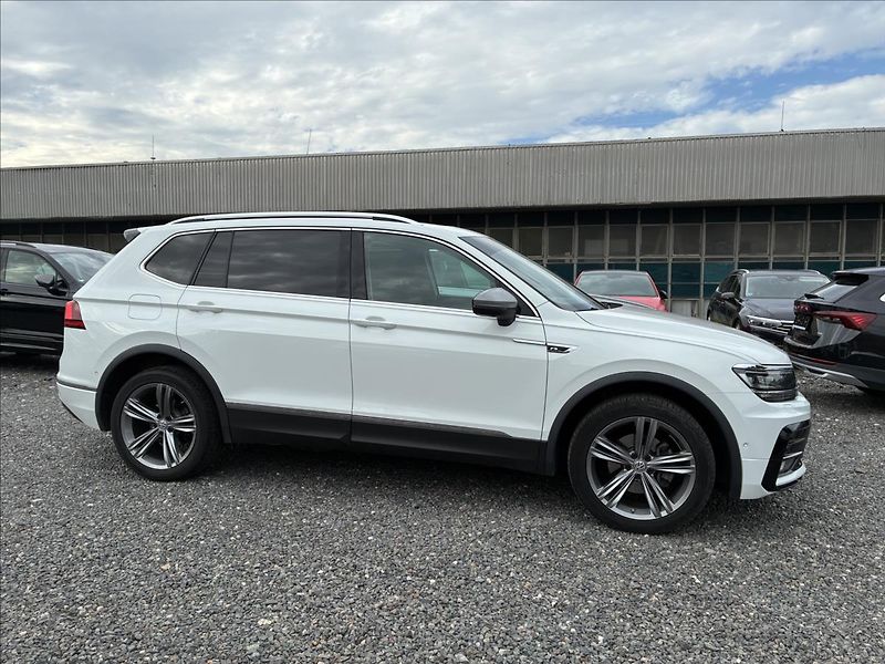 Volkswagen Tiguan Allspace 2,0 TDI PANO TAŽNÉ KAMERA 360 - fotka 6 z 34