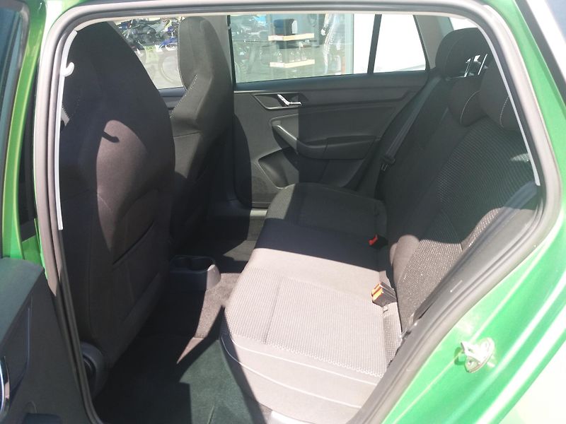 Škoda Rapid 1.4TSi,DSG,XENONY,PANORAMA!! - fotka 24 z 31
