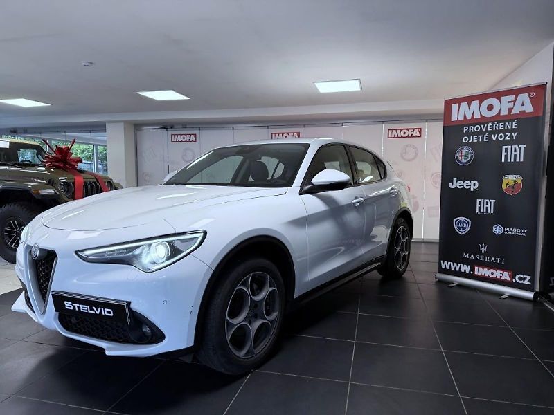 Alfa Romeo Stelvio (2017) 2.2 JTD 180k AT8 ZF Q4 4x4 Sup - fotka 3 z 19