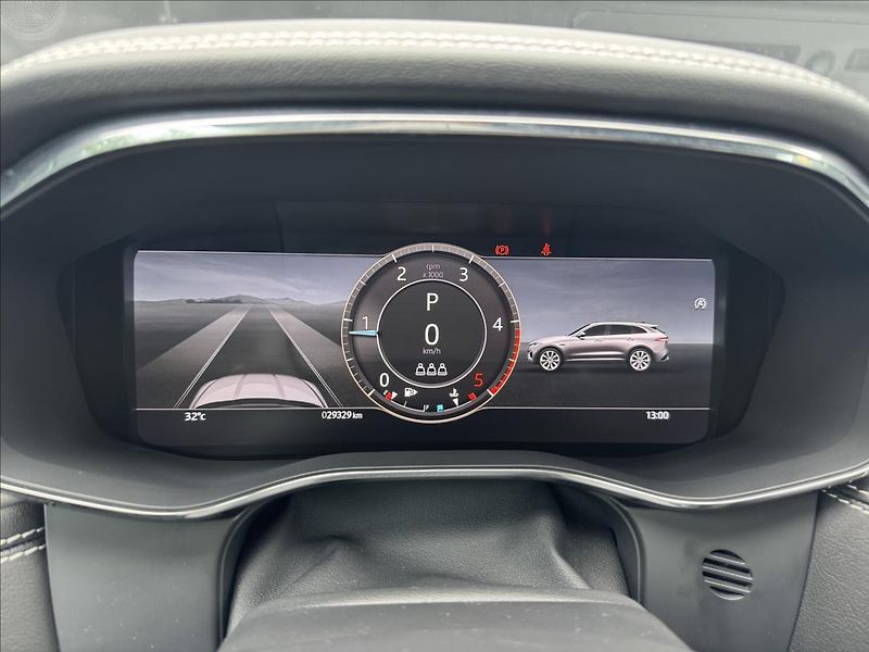 Jaguar F-Pace 3,0 R-DYNAMIC SE AWD DPH - fotka 17 z 33