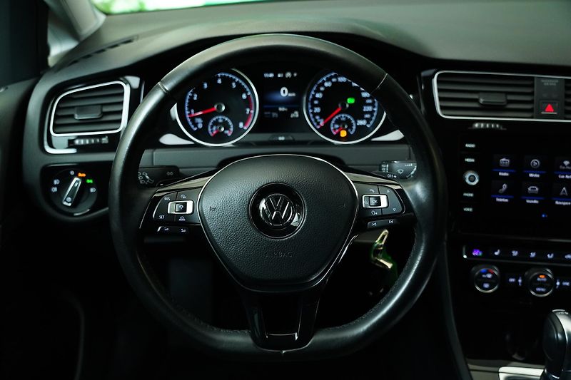 Volkswagen Golf - fotka 17 z 24