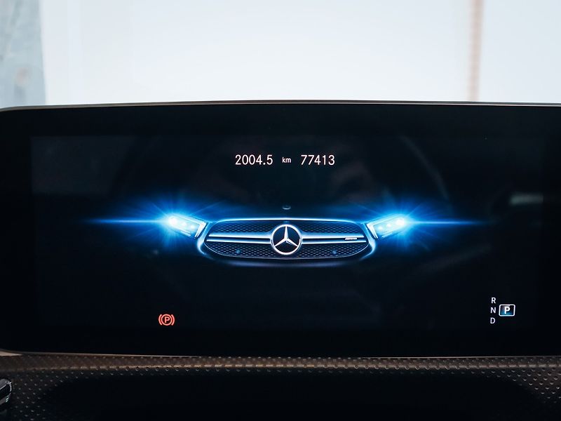 Mercedes-Benz Třídy A A 35 AMG 4MATIC - fotka 13 z 25