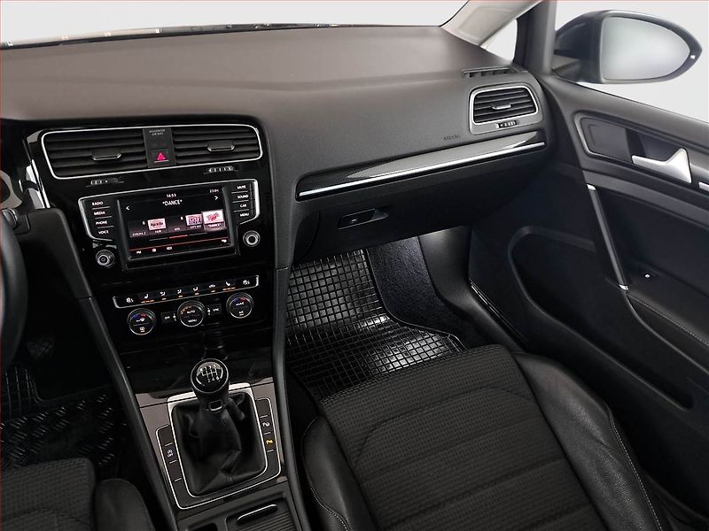 Volkswagen Golf (2016) 2.0 TDI, Serv.kniha, Xenony - fotka 8 z 17