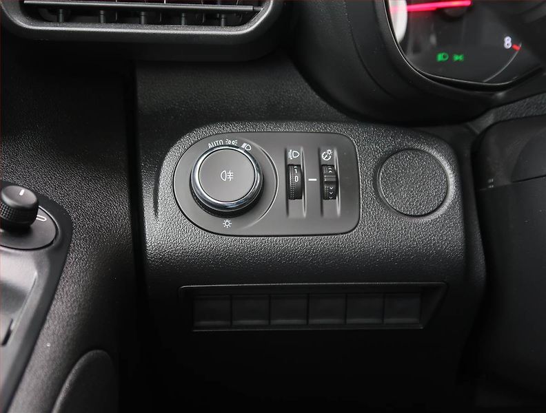 Opel Combo (2023) 1.2 Turbo, ČR, DPH - fotka 13 z 15