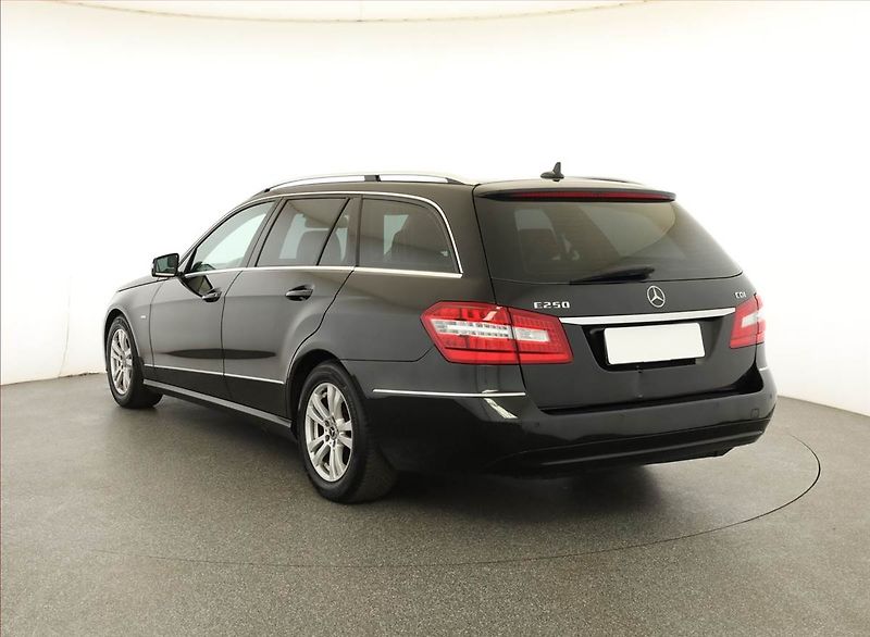 Mercedes-Benz Třídy E (2011) Avantgarde E 250 CDI, Automat - fotka 4 z 18