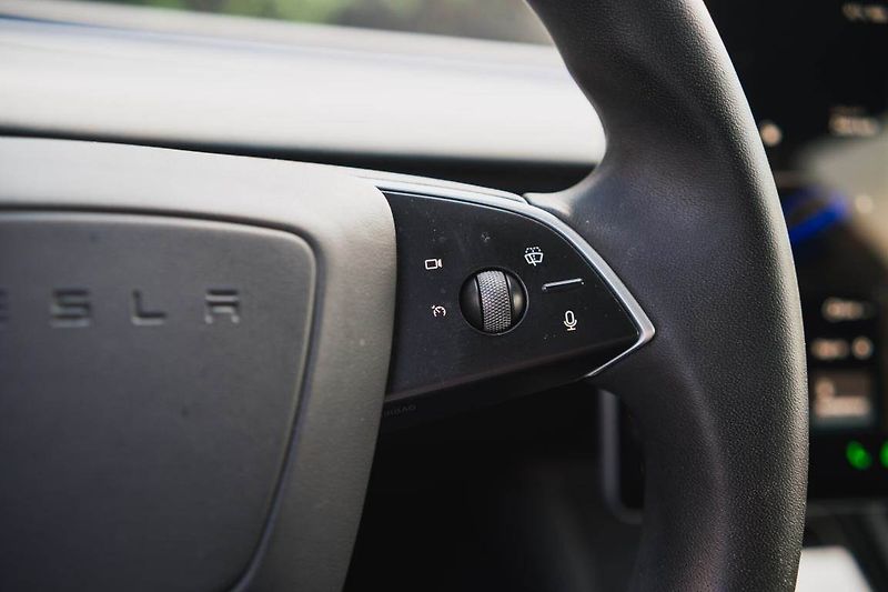 Tesla Model 3 (2023) Standard Range LFP, SoH 97% - fotka 15 z 26