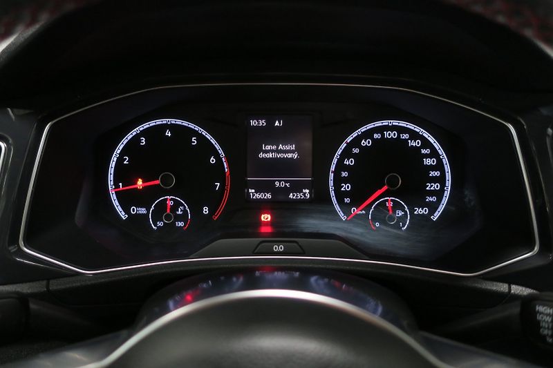 Volkswagen T-Roc (2019) Sport 1.5 TSI 110 kW manuál - fotka 19 z 47