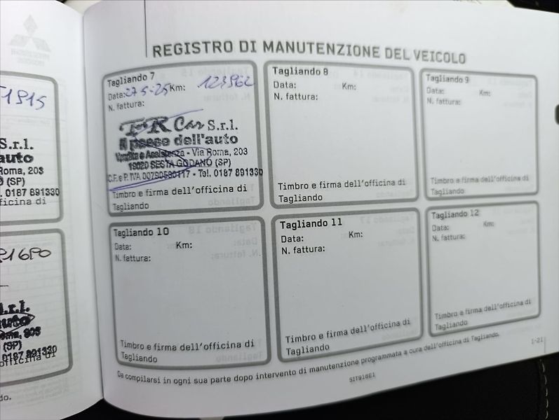 Mitsubishi ASX 1,6 DI-D 4x4 Kamera Navigace - fotka 35 z 37