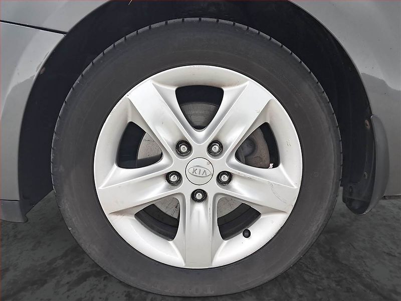 Kia Ceed (2010) 1.6 CRDi, po STK, Tažné - fotka 14 z 19