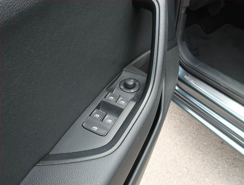 Škoda Superb (2018) 2.0 TDI, Automat, Serv.kniha - fotka 18 z 22