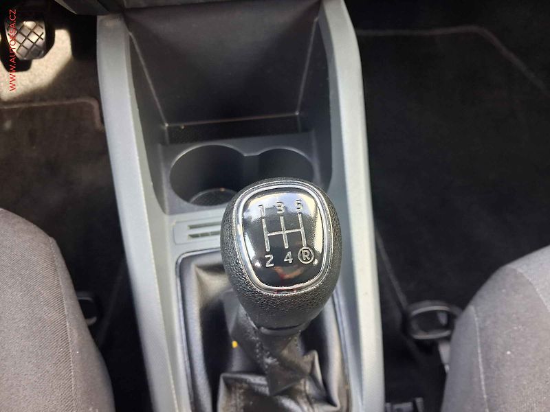 Škoda Fabia (2016) 1.0 MPi, Cool Edition, park. - fotka 12 z 17
