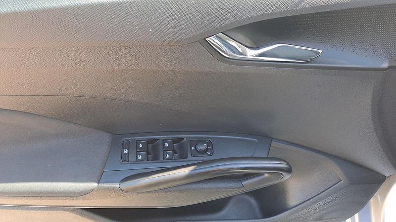 Škoda Fabia 1.0 TSI Comfort+NAVI - fotka 19 z 26