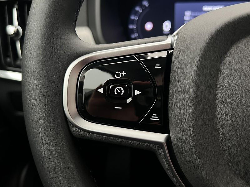 Volvo V90 T6 AWD RECHARGE CORE AUT  - fotka 25 z 47