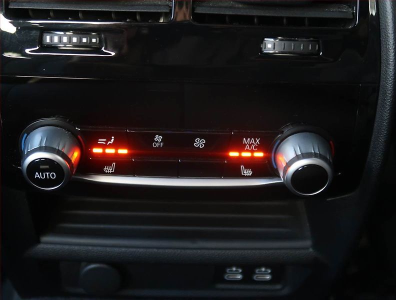 BMW Řada 5 (2020) M Sport 530d - fotka 26 z 27