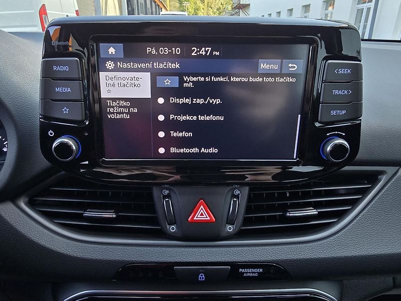 Hyundai i30 COMFORT / LED KAMERA NAVI - fotka 29 z 37