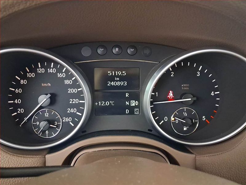 Mercedes-Benz GL (2007) 320 CDI, 4X4, Automat, 7 míst - fotka 11 z 24